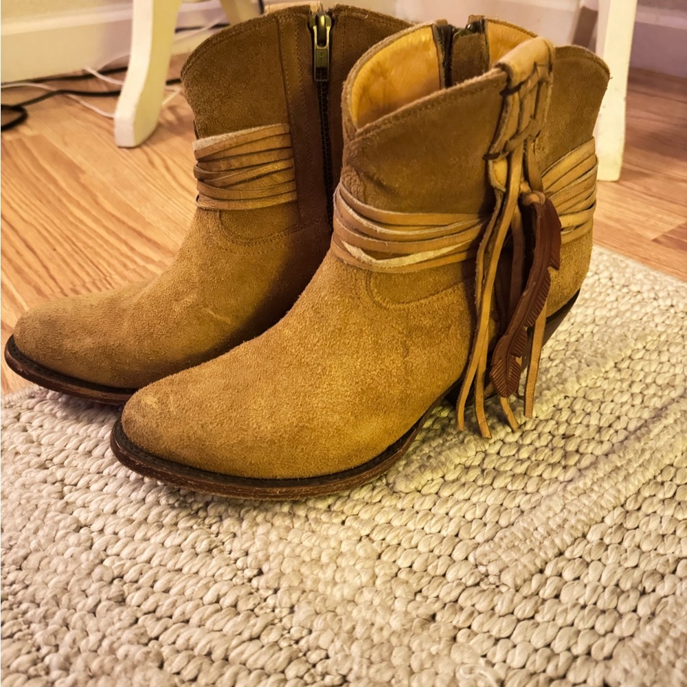 Lucchese Robyn Feather Boots - Suede leather
